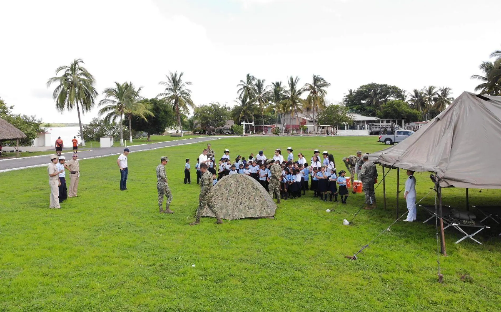 Alumnos de primaria visitan zona naval en Nayarit